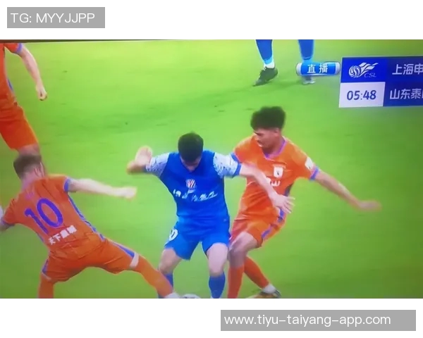 前裁判质疑马林犯规判罚过于严厉认为身体接触不足以判罚点球 前裁判质疑马林犯规判罚过于严厉认为身体接触不足以判罚点球