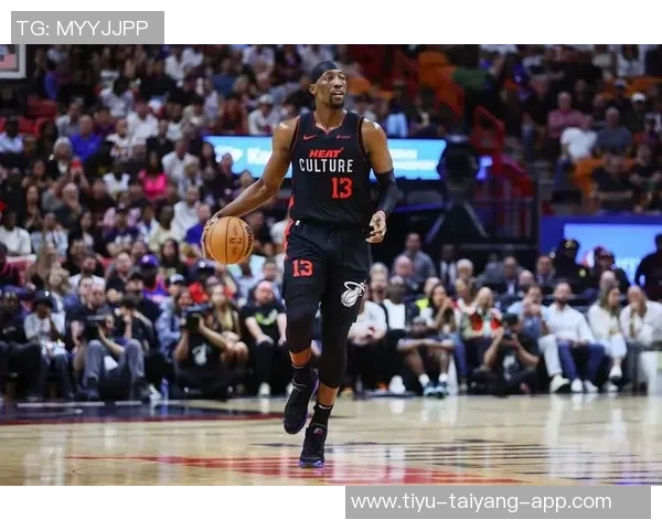 热火队宣布阿德巴约因右膝挫伤缺席本场比赛将不再回归