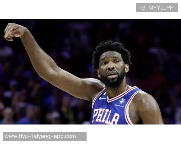 恩比德半场表现低迷仅得8分罚球救场难掩投篮失准 恩比德半场表现低迷仅得8分罚球救场难掩投篮失准